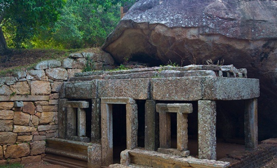 Mihintale and a monastery with a local guide - Anuradhapura -  Sri Lanka In Style