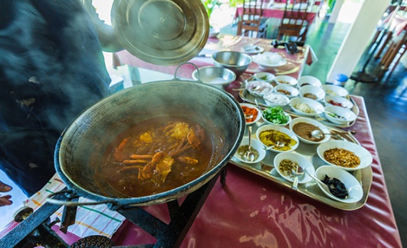 Cooking Crab Curry - Passikudah -  Sri Lanka In Style