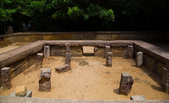 Ritigala forest monastery with a local guide - Anuradhapura -  Sri Lanka In Style