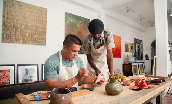 Mask painting workshop with an artist - Galle -  Sri Lanka In Style